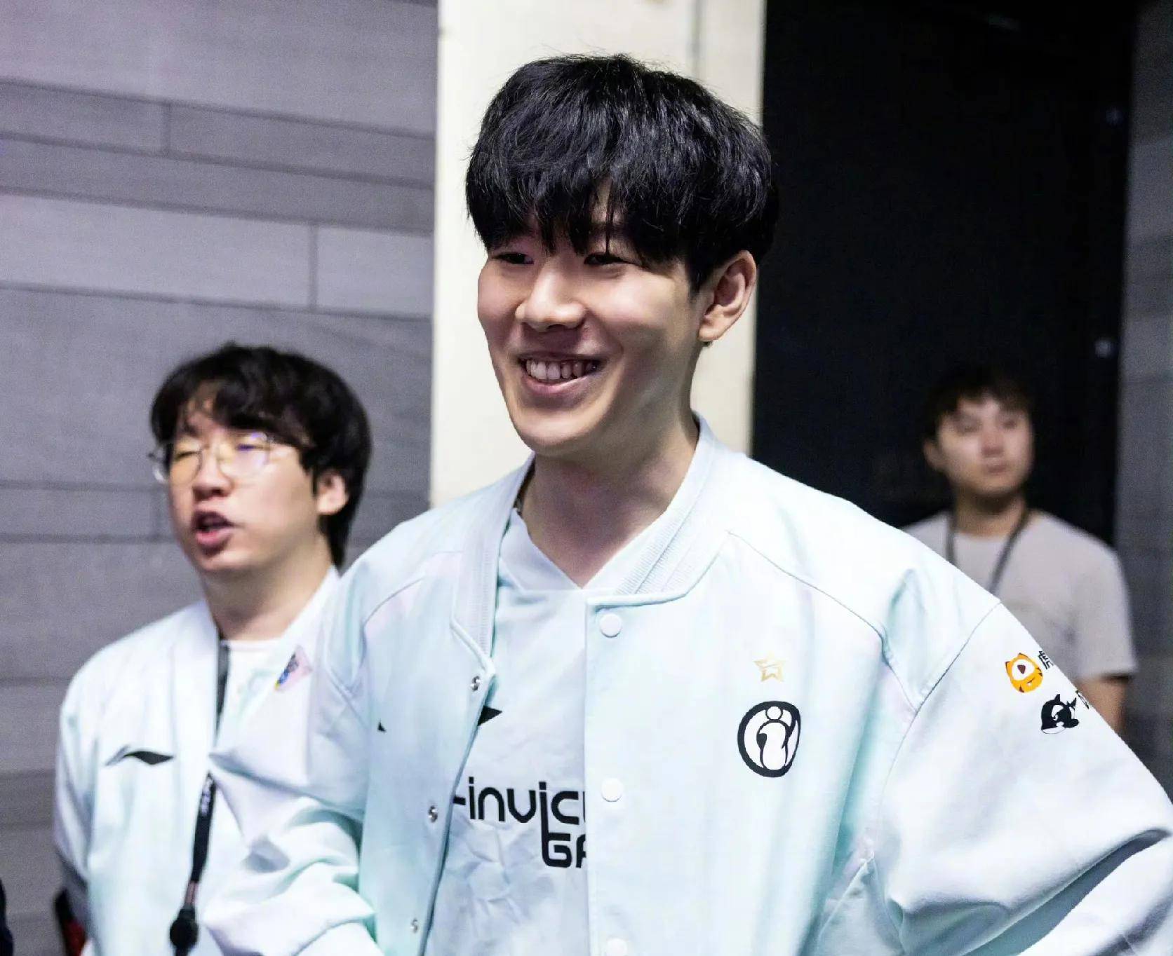 并在篮板球 并在篮板球