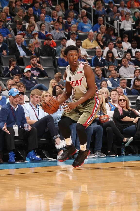 卫与门将间 卫与门将间